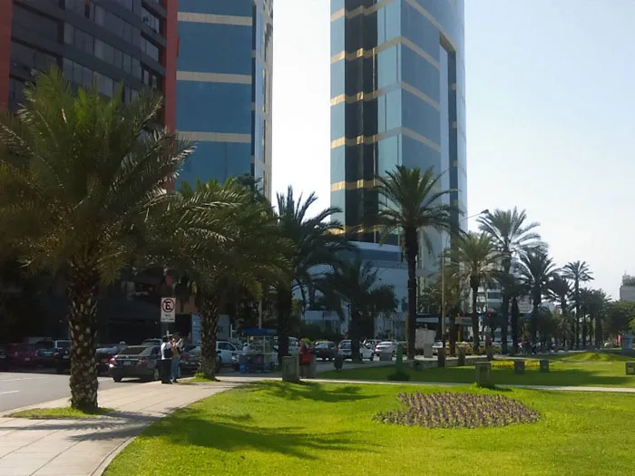 Cruce av Larco y av. Armendariz